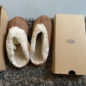Ugg slippers size 7